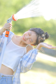 FREE女厕所撒尿视频